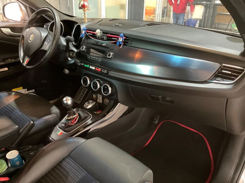 Alfa Romeo Giulietta 1.8 Turbo Quadrifoglio Verde 2012 – снимка 32