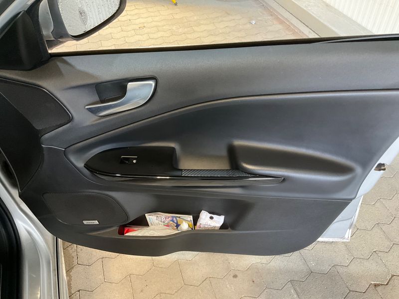 Alfa Romeo Giulietta 1.8 Turbo Quadrifoglio Verde 2012 – снимка 30