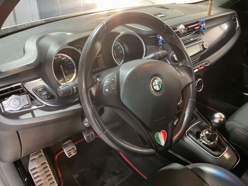 Alfa Romeo Giulietta 1.8 Turbo Quadrifoglio Verde 2012 – снимка 28
