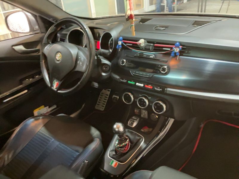 Alfa Romeo Giulietta 1.8 Turbo Quadrifoglio Verde 2012 – снимка 17