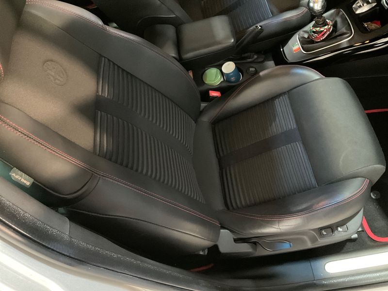 Alfa Romeo Giulietta 1.8 Turbo Quadrifoglio Verde 2012 – снимка 34
