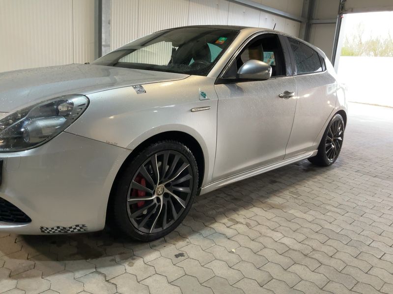 Alfa Romeo Giulietta 1.8 Turbo Quadrifoglio Verde 2012 – снимка 2