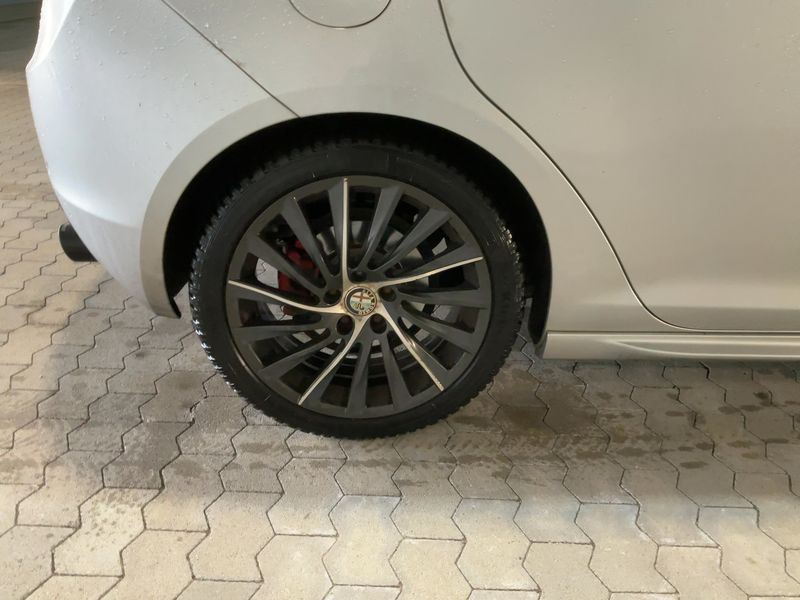Alfa Romeo Giulietta 1.8 Turbo Quadrifoglio Verde 2012 – снимка 9