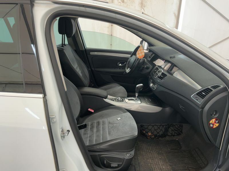 Renault Laguna 2.0 dCi GT 2012 – снимка 17