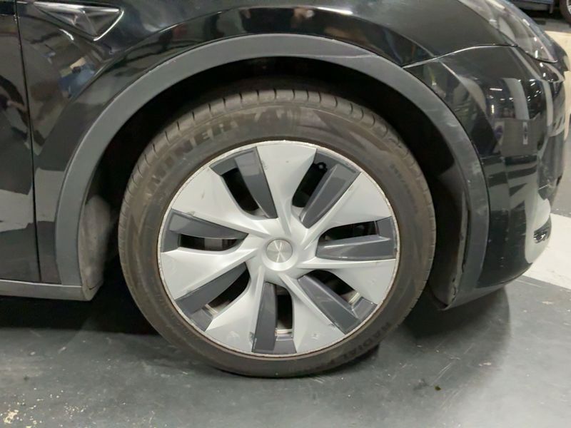 Tesla Model Y Standard Range 2023 – снимка 11