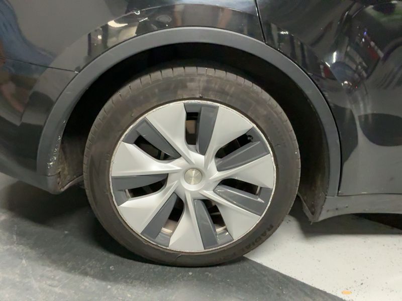 Tesla Model Y Standard Range 2023 – снимка 9