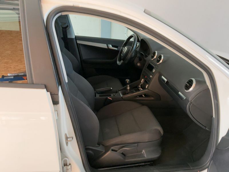 Audi A3 Sportback 1.6 TDI Ambition 2009 – снимка 16