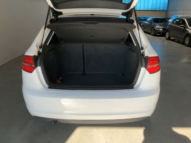 Audi A3 Sportback 1.6 TDI Ambition 2009 – снимка 15