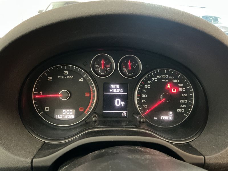 Audi A3 Sportback 1.6 TDI Ambition 2009 – снимка 18