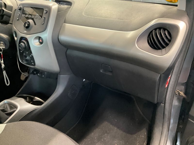 Toyota Aygo 1.0 X-Play 2015 – снимка 29