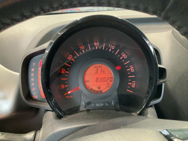Toyota Aygo 1.0 X-Play 2015 – снимка 18