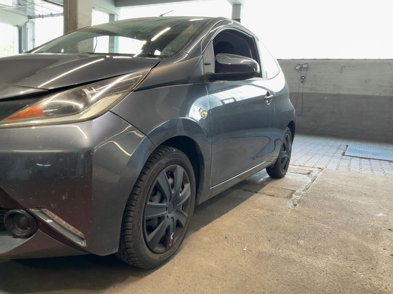 Toyota Aygo 1.0 X-Play 2015 – снимка 2