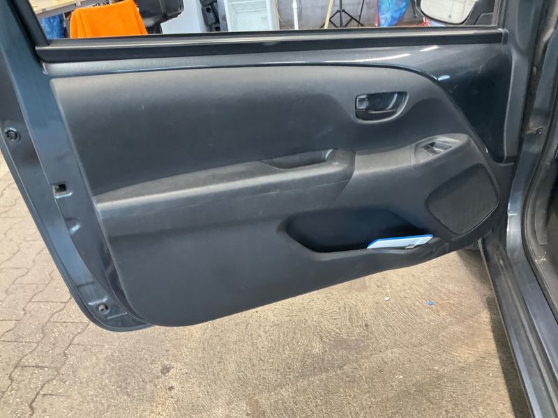 Toyota Aygo 1.0 X-Play 2015 – снимка 24