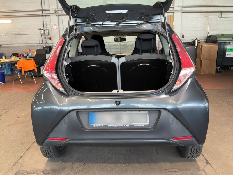 Toyota Aygo 1.0 X-Play 2015 – снимка 15