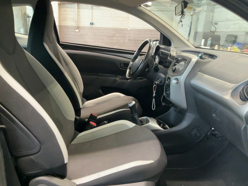 Toyota Aygo 1.0 X-Play 2015 – снимка 16