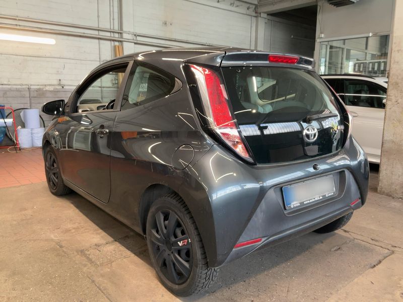 Toyota Aygo 1.0 X-Play 2015 – снимка 6