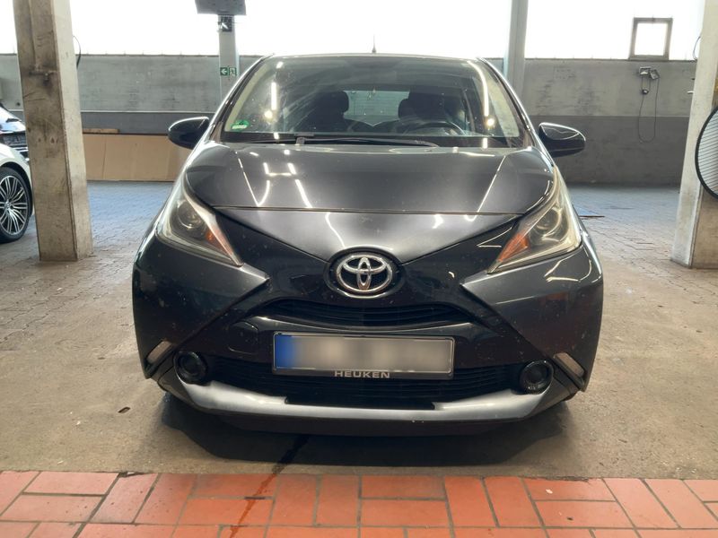 Toyota Aygo 1.0 X-Play 2015 – снимка 14
