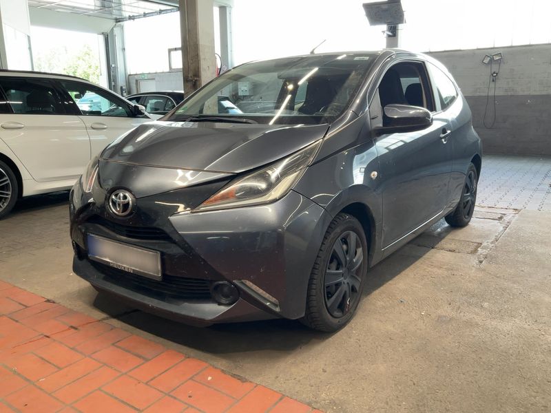 Toyota Aygo 1.0 X-Play 2015 – снимка 1