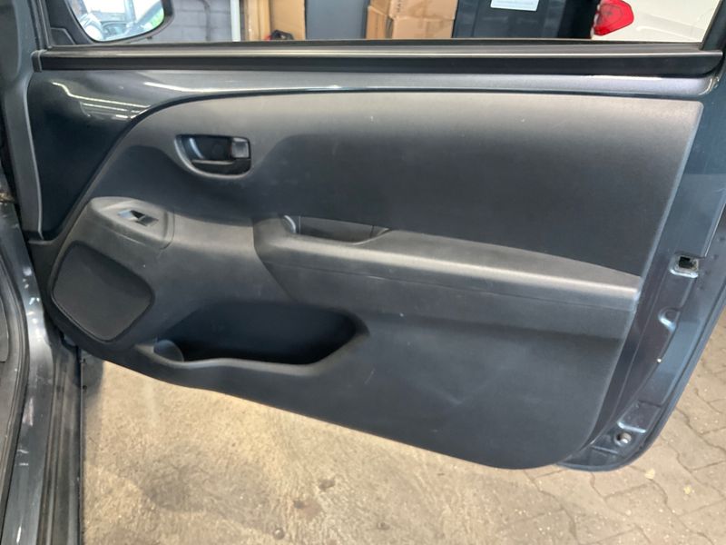 Toyota Aygo 1.0 X-Play 2015 – снимка 27