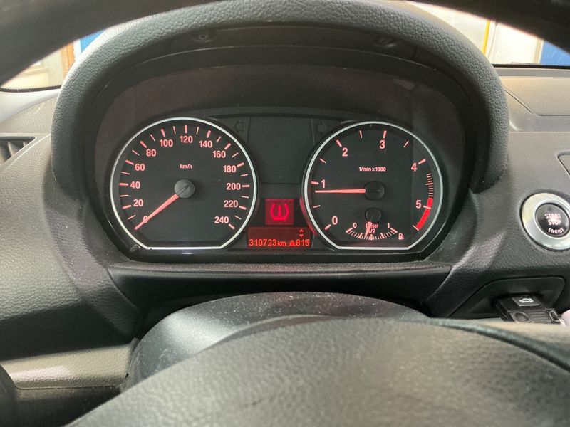 BMW 1er 118d 2009 – снимка 4
