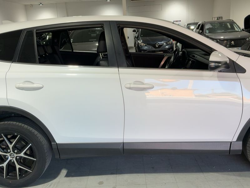 Toyota RAV 4 2.0 D-4D Design 2016 – снимка 10