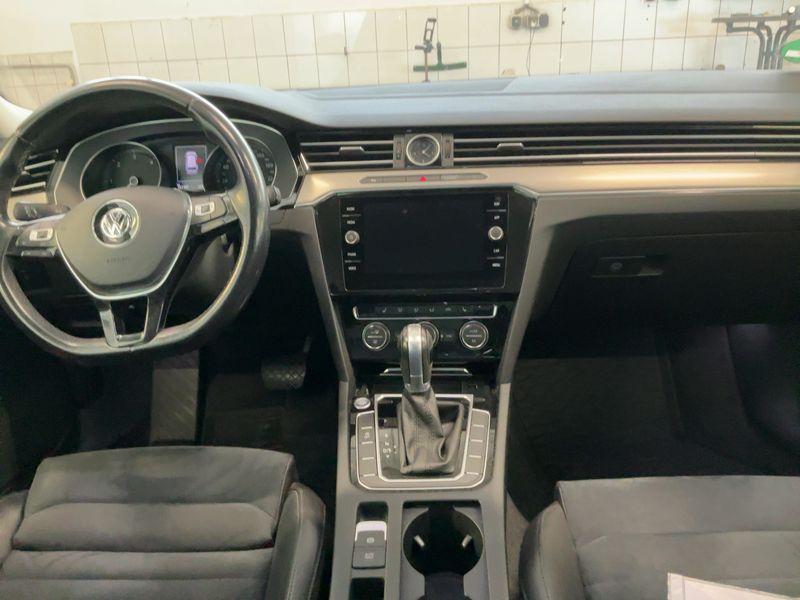 Volkswagen Passat 2.0 TDI Highline BlueMotion Tech 2017 – снимка 18