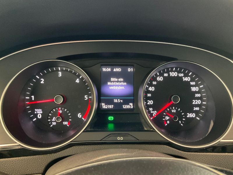 Volkswagen Passat 2.0 TDI Highline BlueMotion Tech 2017 – снимка 19