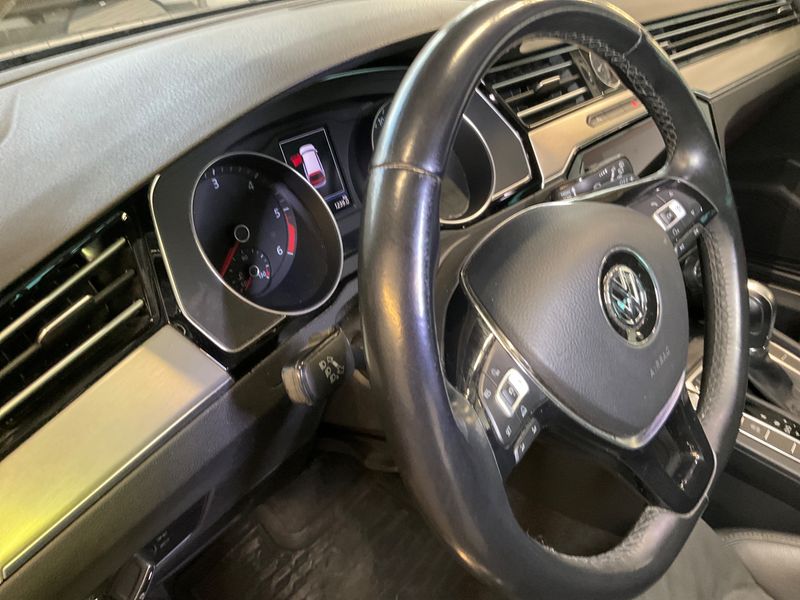 Volkswagen Passat 2.0 TDI Highline BlueMotion Tech 2017 – снимка 27