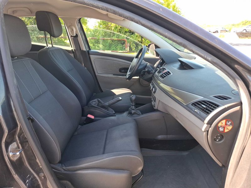 Renault Megane 1.5 dCi Authentique 2010 – снимка 10
