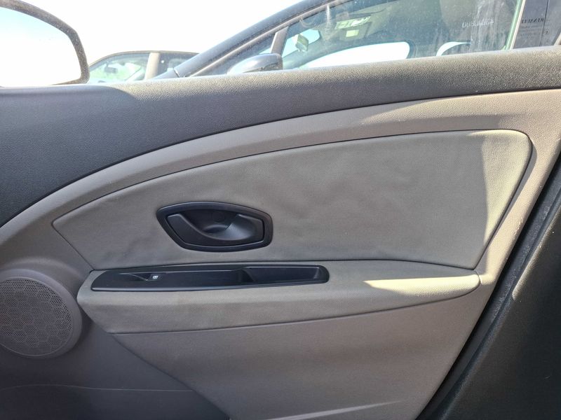 Renault Megane 1.5 dCi Authentique 2010 – снимка 34