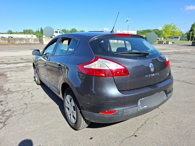 Renault Megane 1.5 dCi Authentique 2010 – снимка 3