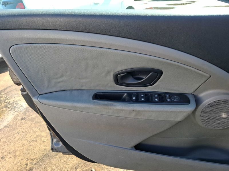 Renault Megane 1.5 dCi Authentique 2010 – снимка 32