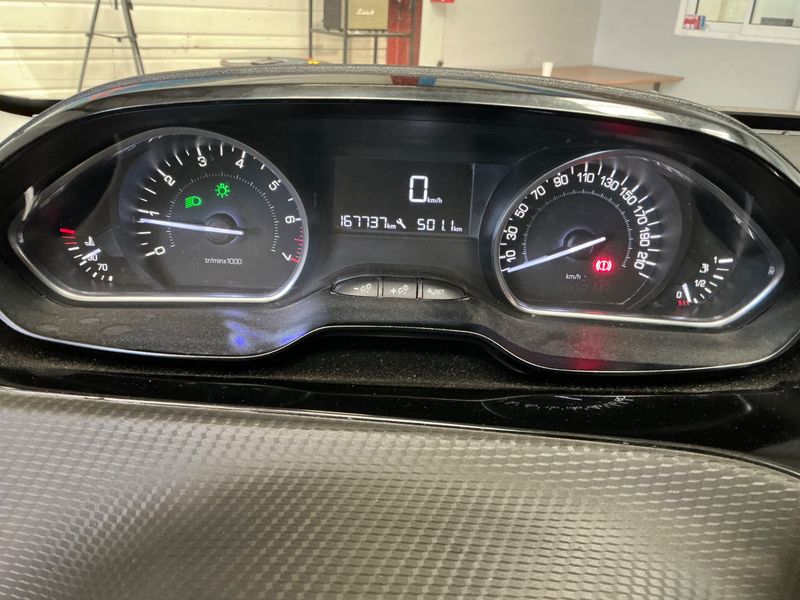 Peugeot 208 1.2 PureTech Allure 2016 – снимка 4