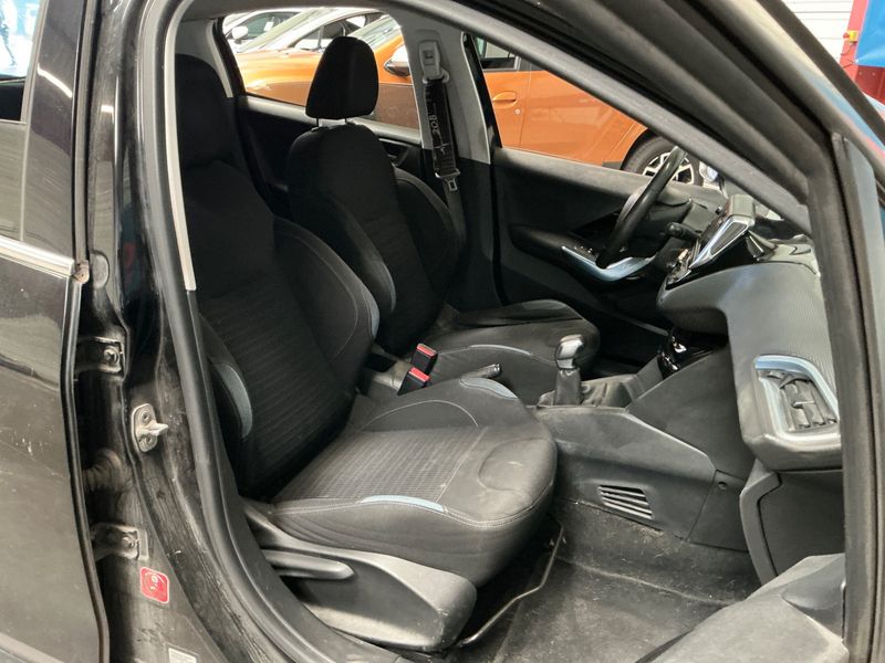 Peugeot 208 1.2 PureTech Allure 2016 – снимка 3