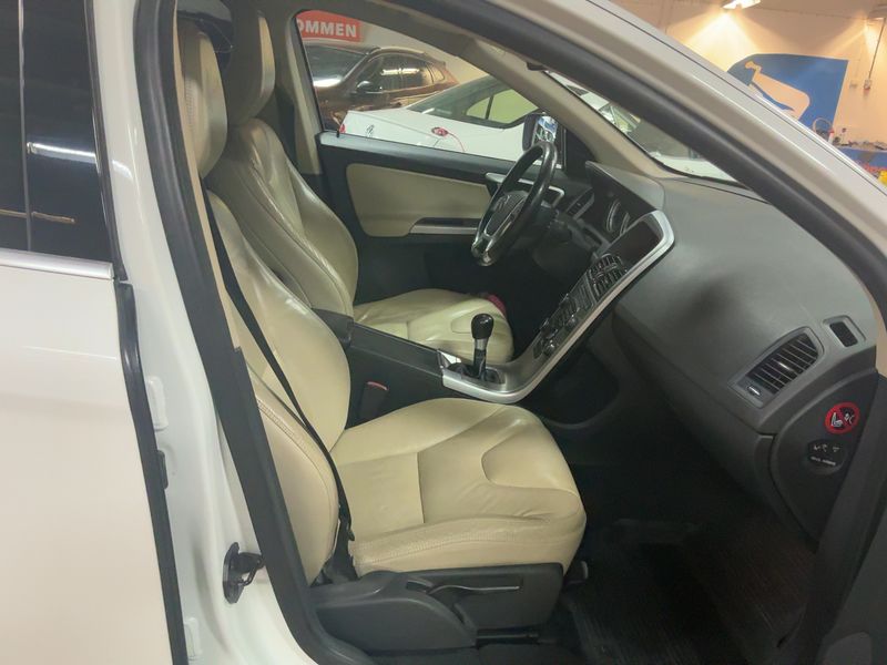 Volvo XC60 2.0 DRIVe Summum 2011 – снимка 16