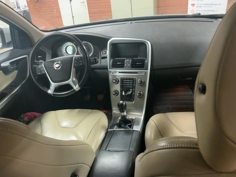 Volvo XC60 2.0 DRIVe Summum 2011 – снимка 17