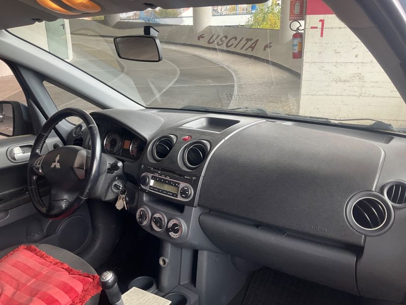 Mitsubishi Colt 1.1 Basis 2009 – снимка 3