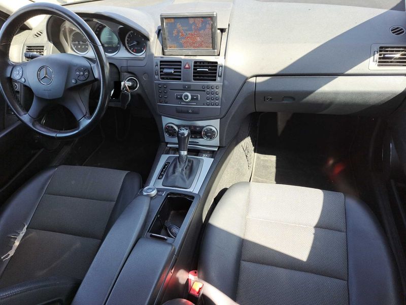 Mercedes-Benz C-Klasse C 180 CGI BlueEfficiency Avantgarde 2010 – снимка 11