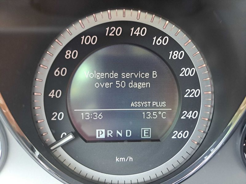 Mercedes-Benz C-Klasse C 180 CGI BlueEfficiency Avantgarde 2010 – снимка 23