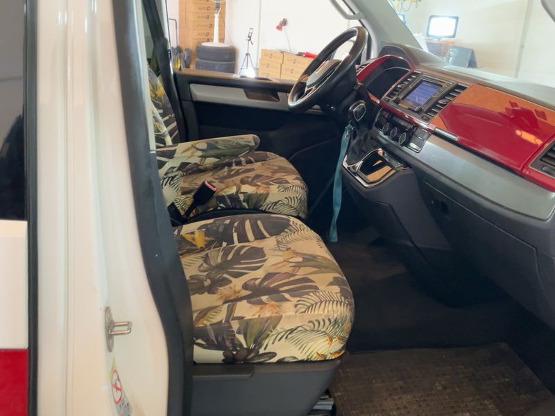 Volkswagen T6 Multivan 2.0 TDI Multivan Generation Six 4Motion 2018 – снимка 17
