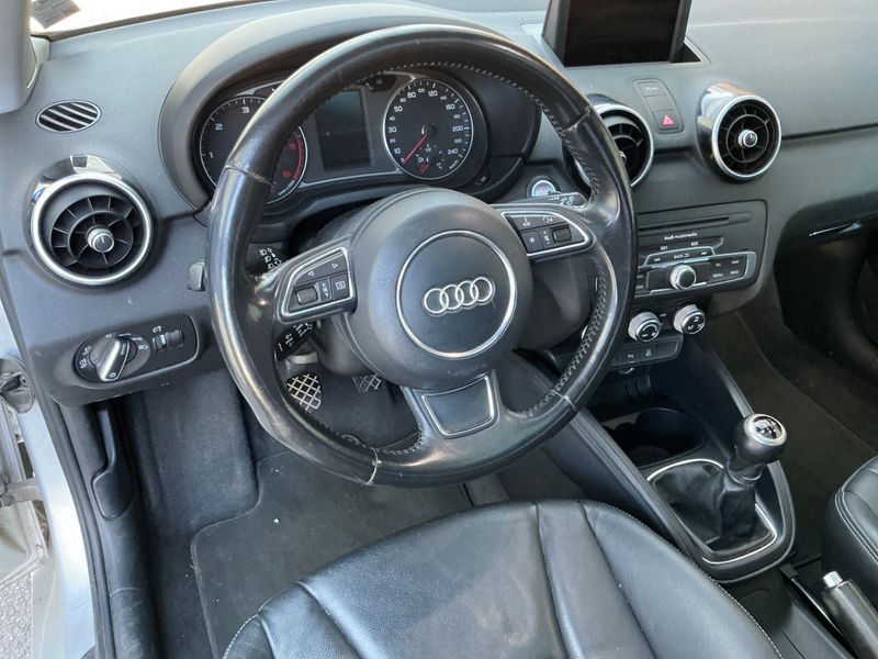 Audi A1 1.6 TDI Ambition Luxe 2011 – снимка 23