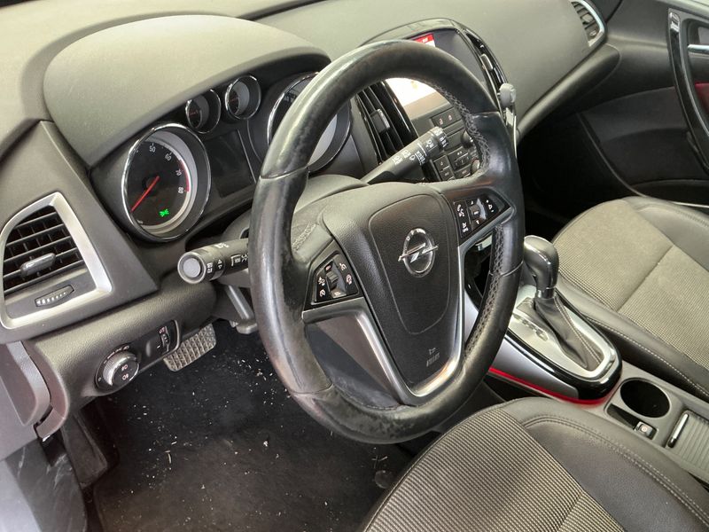 Opel Astra 1.6 SIDI Turbo Exklusiv 2014 – снимка 24