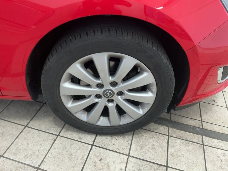 Opel Astra 1.6 SIDI Turbo Exklusiv 2014 – снимка 11