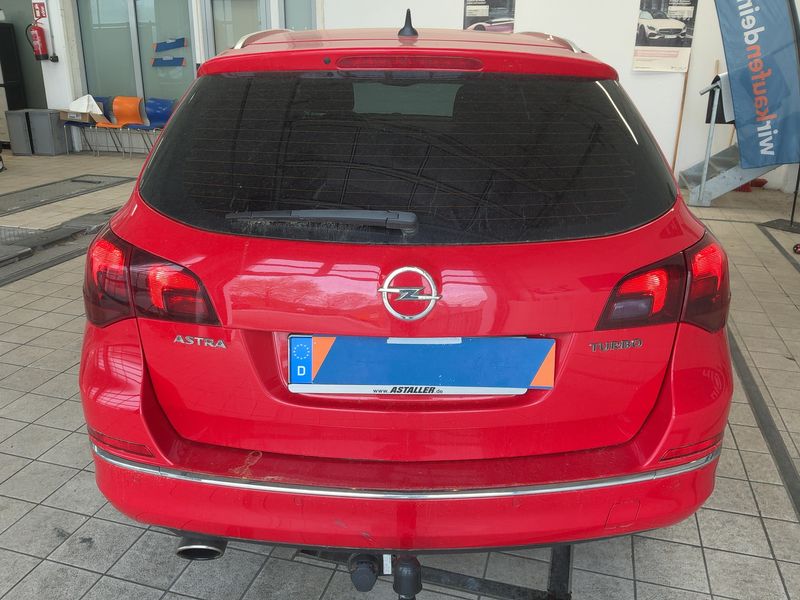 Opel Astra 1.6 SIDI Turbo Exklusiv 2014 – снимка 7