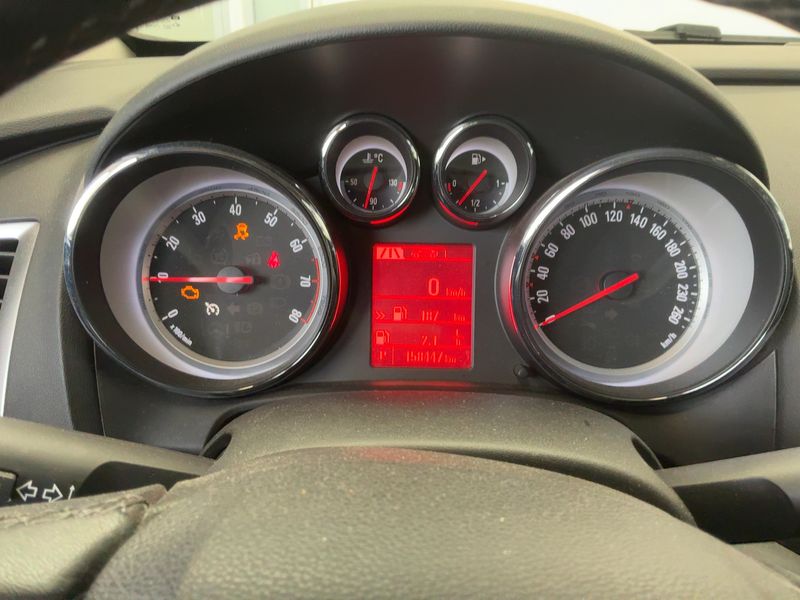 Opel Astra 1.6 SIDI Turbo Exklusiv 2014 – снимка 18