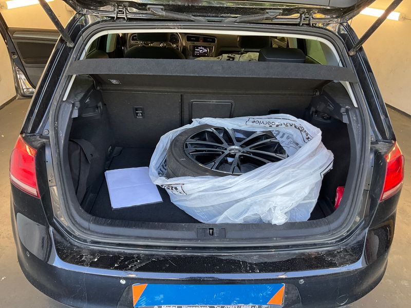 Volkswagen Golf VII 1.6 TDI Comfortline BlueMotion Tech 2015 – снимка на щета 59