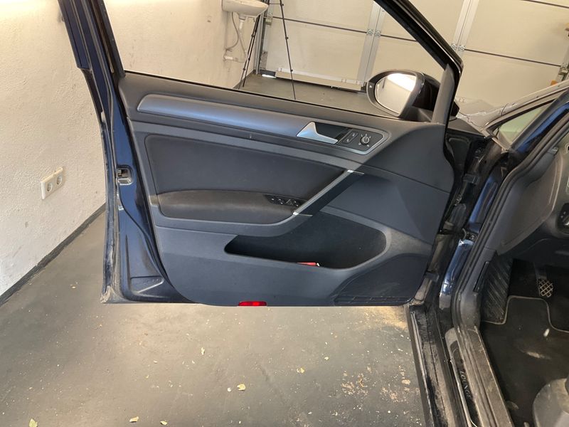 Volkswagen Golf VII 1.6 TDI Comfortline BlueMotion Tech 2015 – снимка на щета 49