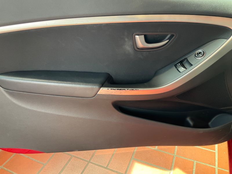 Hyundai i30 1.4 CRDi Classic 2014 – снимка 28