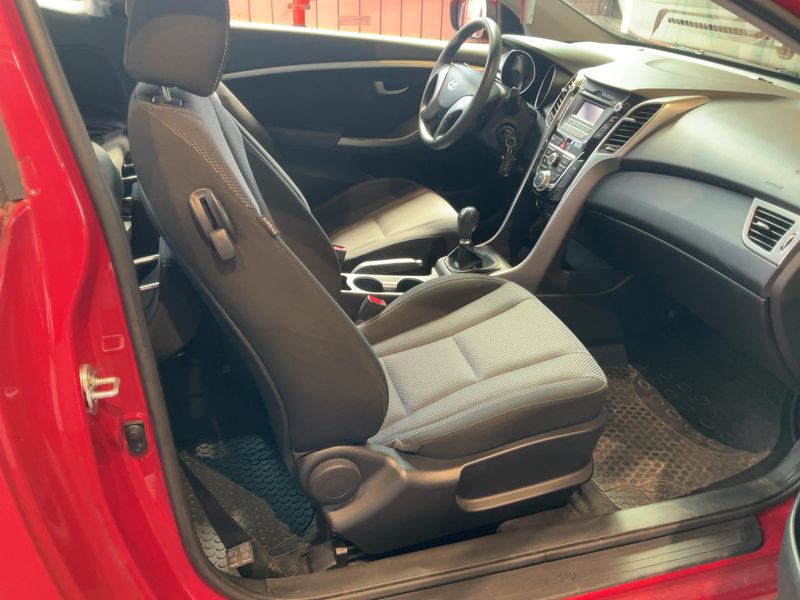 Hyundai i30 1.4 CRDi Classic 2014 – снимка 17