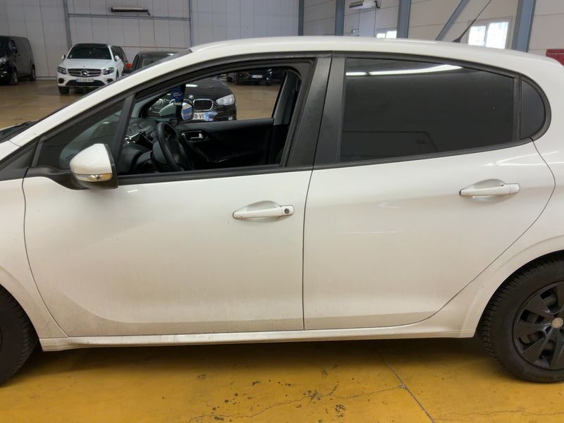 Peugeot 208 1.6 Blue-HDi Affaire Premium 2016 – снимка 4